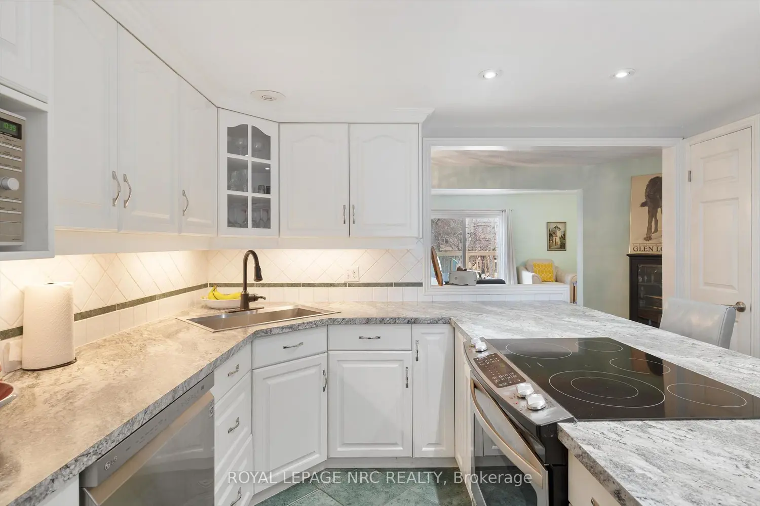 178 Scott Street 23 photo 4