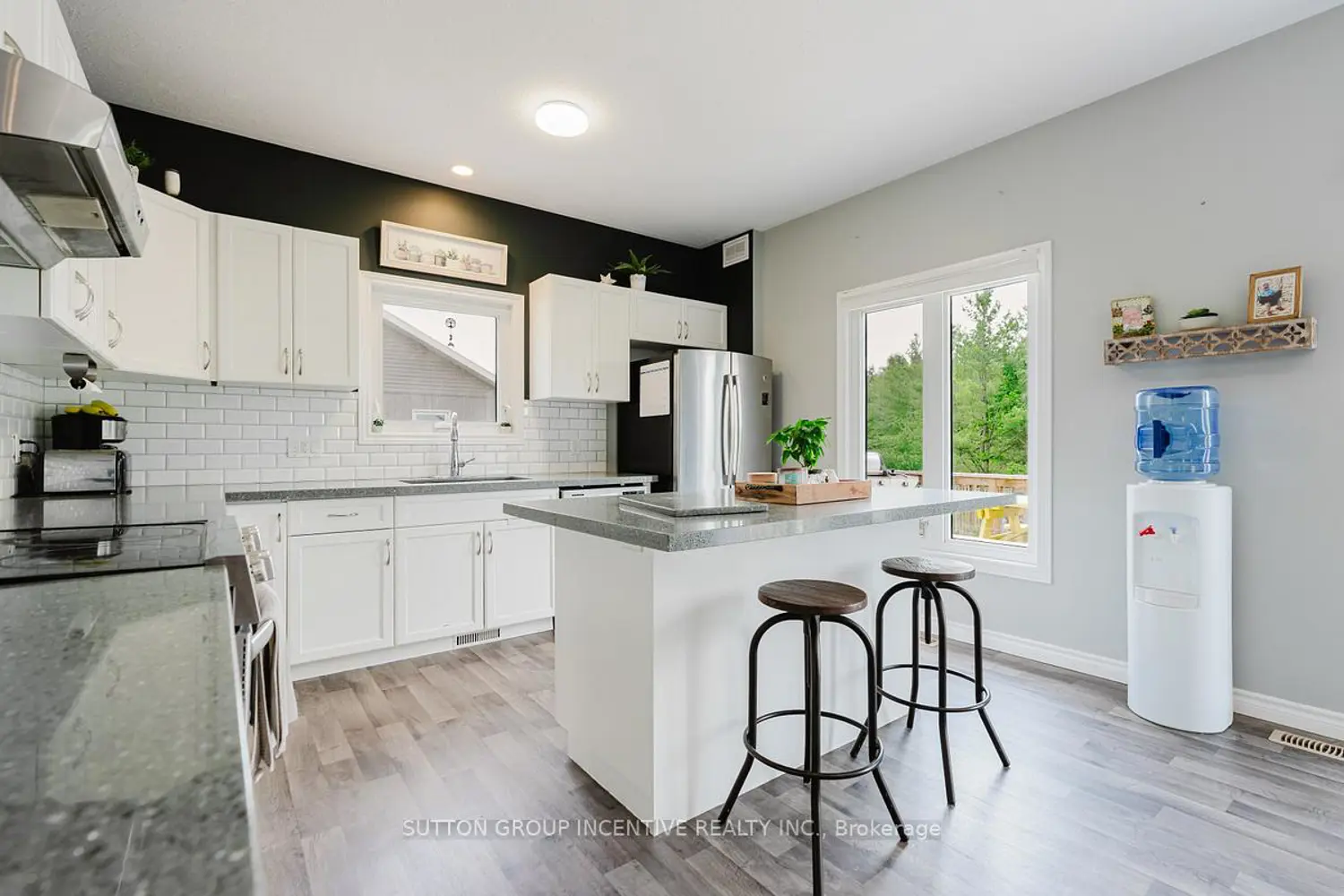 154 Switzer Street photo 3