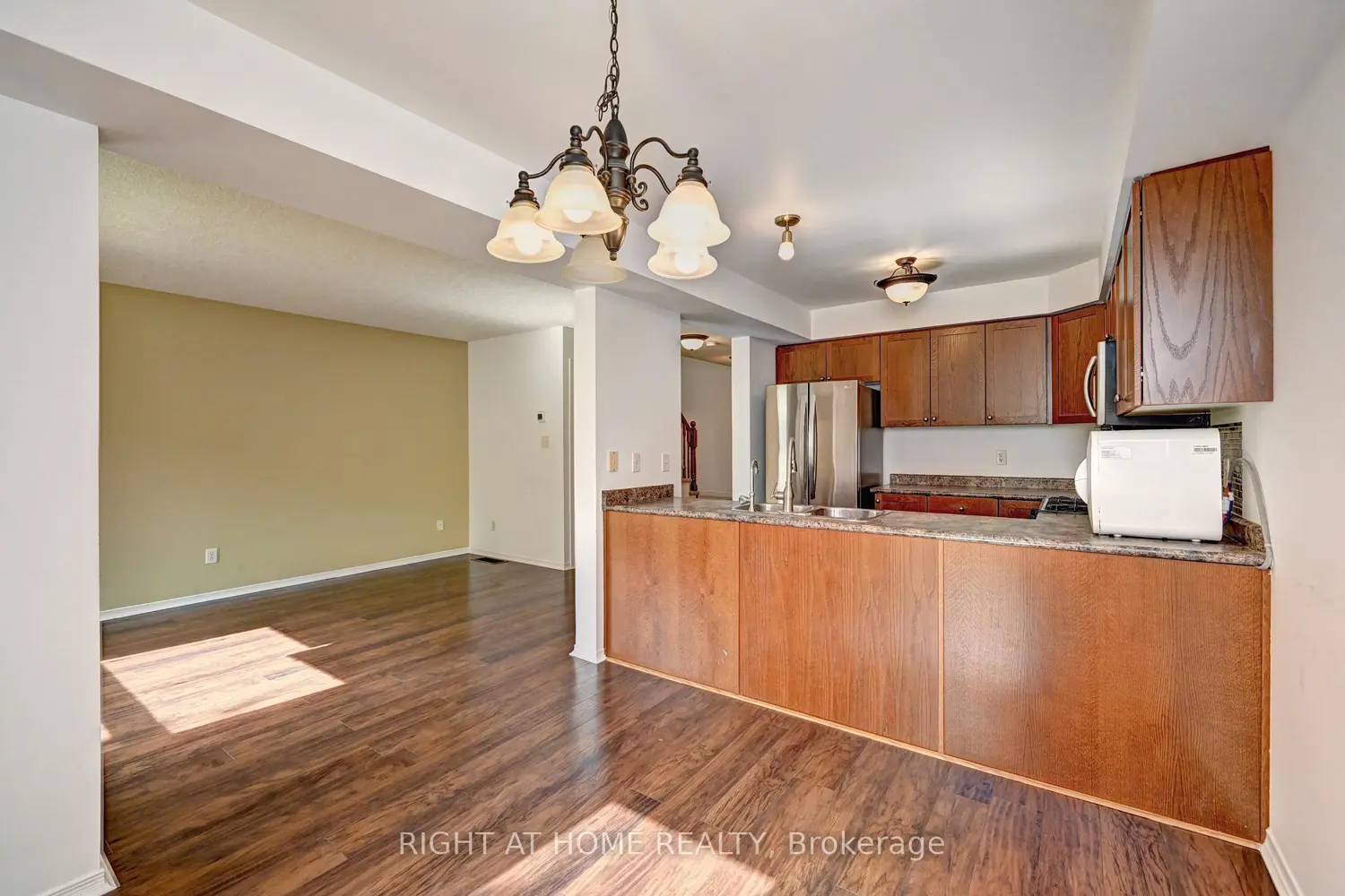 760 Paris Boulevard photo 3