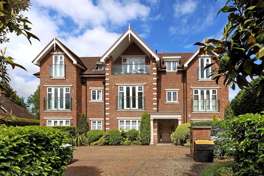 2 bed flat for saleStation Road, Beaconsfield, Buckinghamshire HP9 photo 2