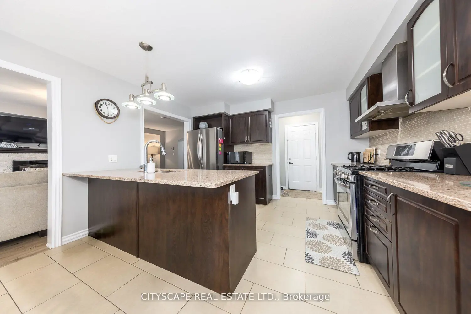 121 Crafter Crescent photo 4
