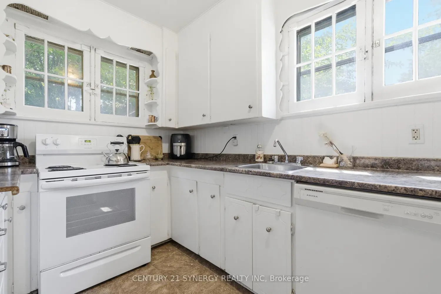 207-209 Foster Avenue photo 5
