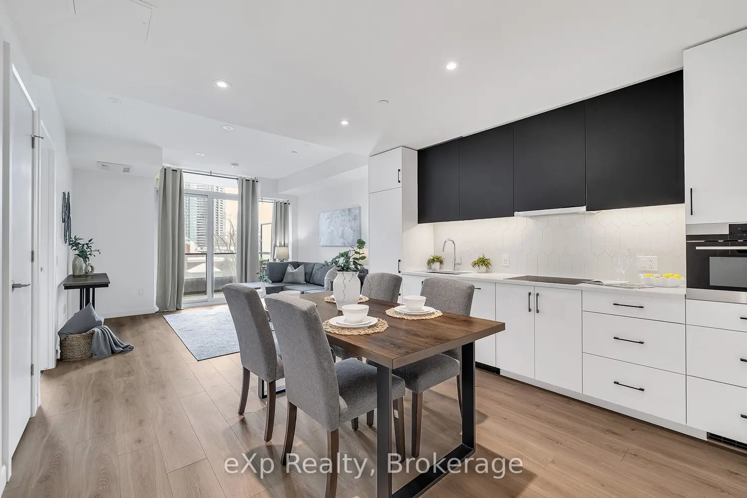 741 King Street 306 photo 2