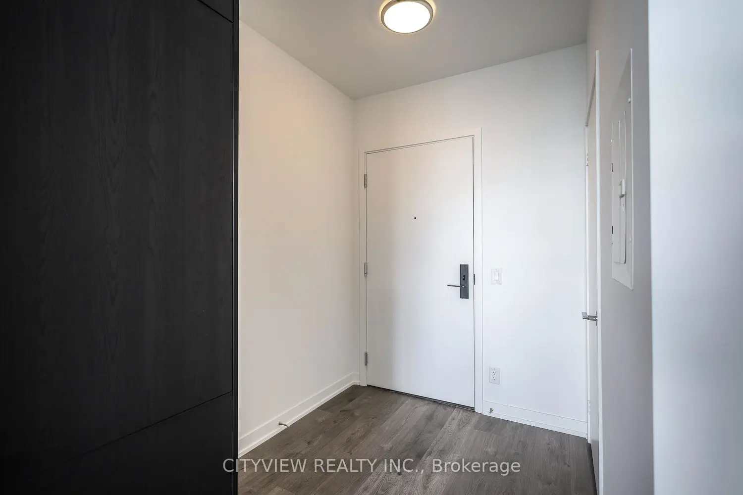 285 Dufferin Street 1121 photo 3
