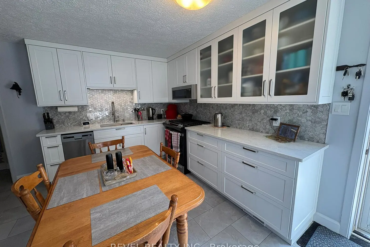 36 Stewart Avenue photo 3