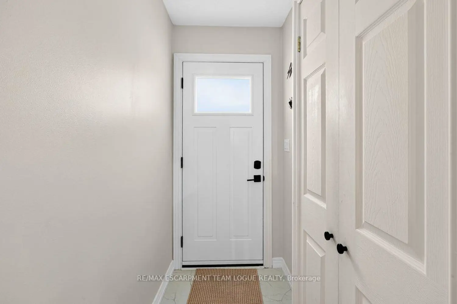 895 Maple Avenue 105 photo 2