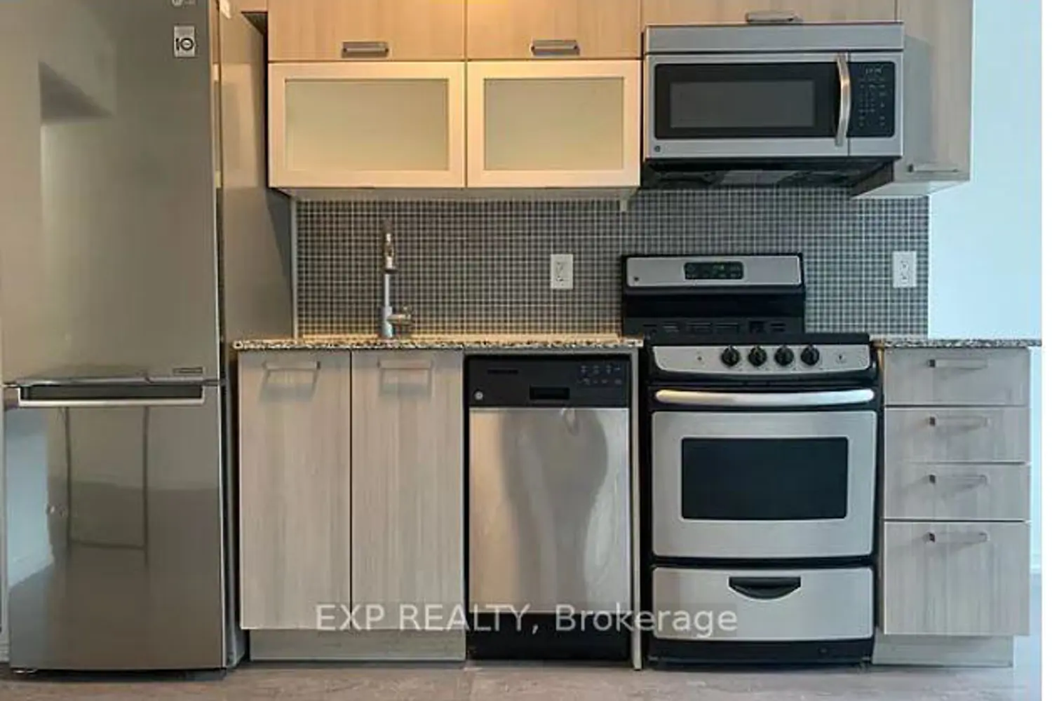 36 Lisgar Street 611E photo 3