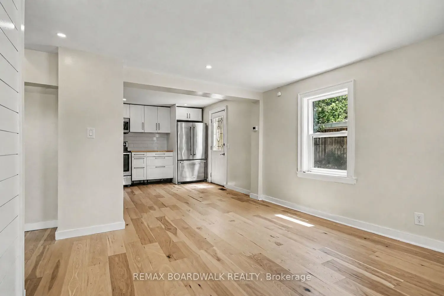11 Abbott Street photo 2
