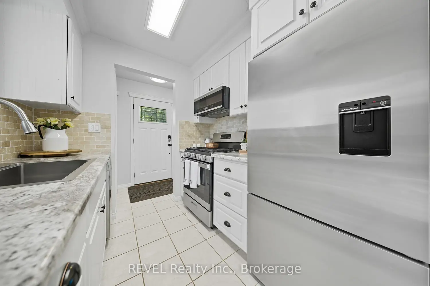 67 Louis Avenue photo 5