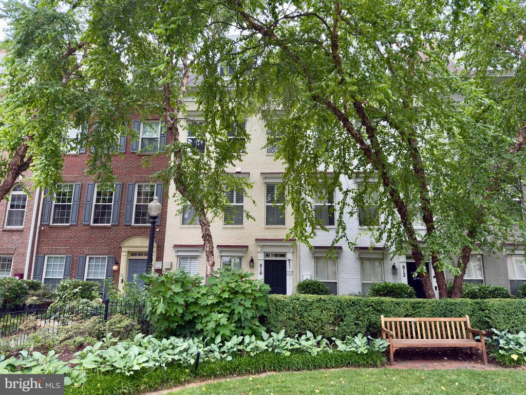 810 Capitol Square Place SW, Washington, DC 20024