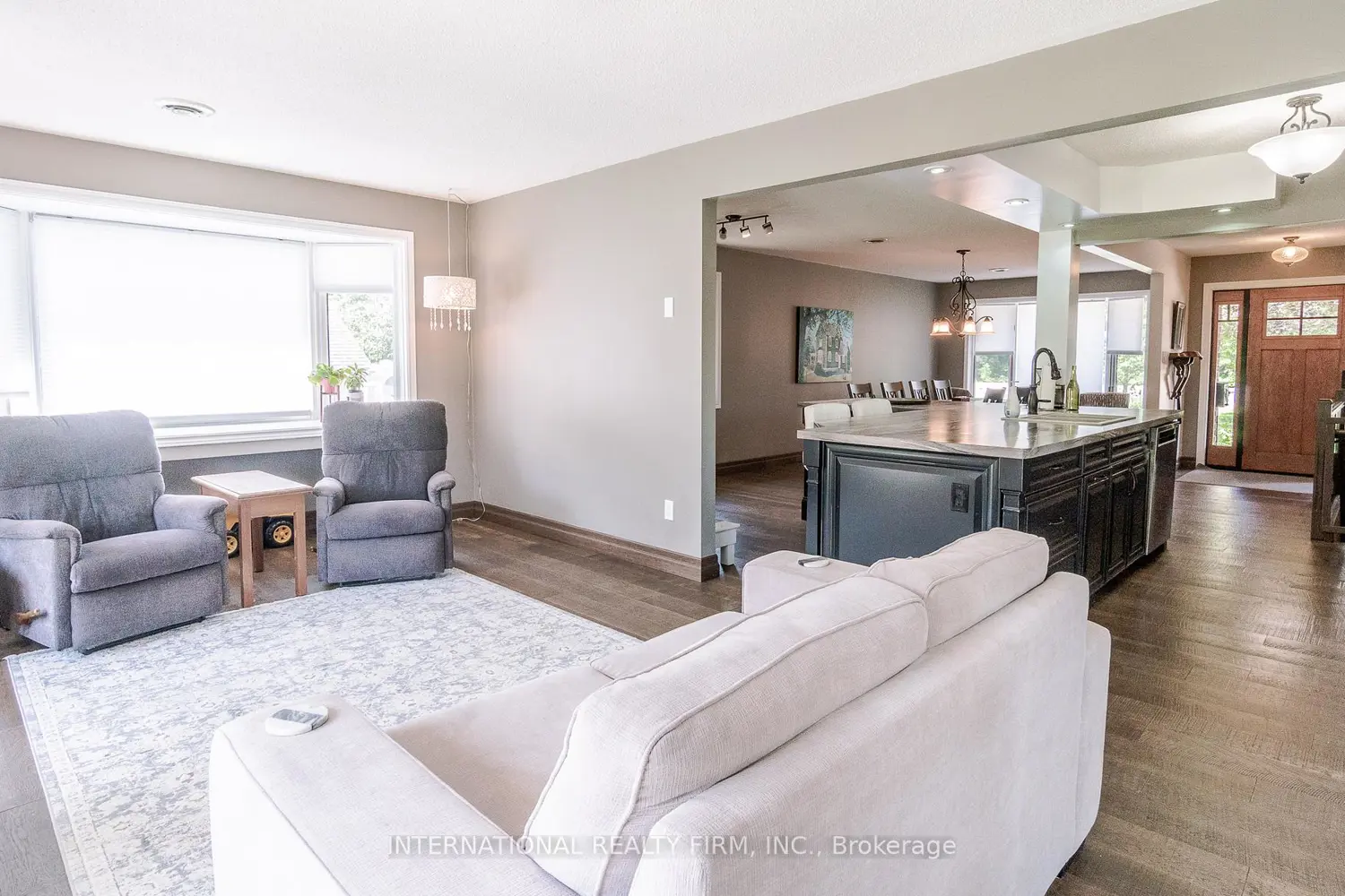 324 Bethune Drive photo 4