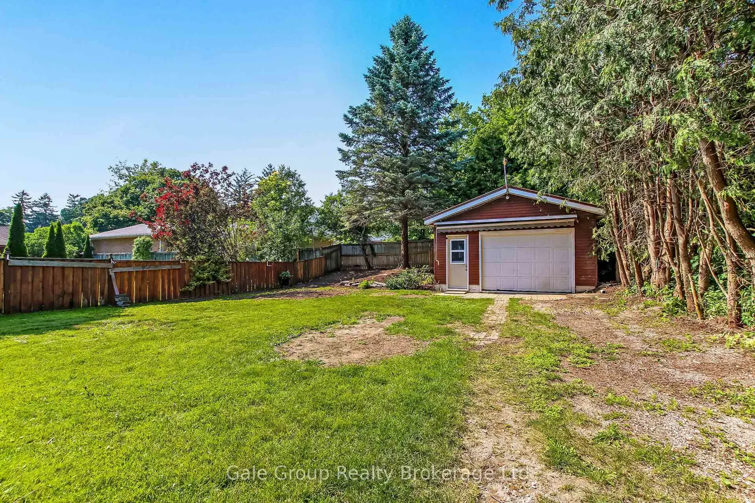 457 Brant Street photo 4
