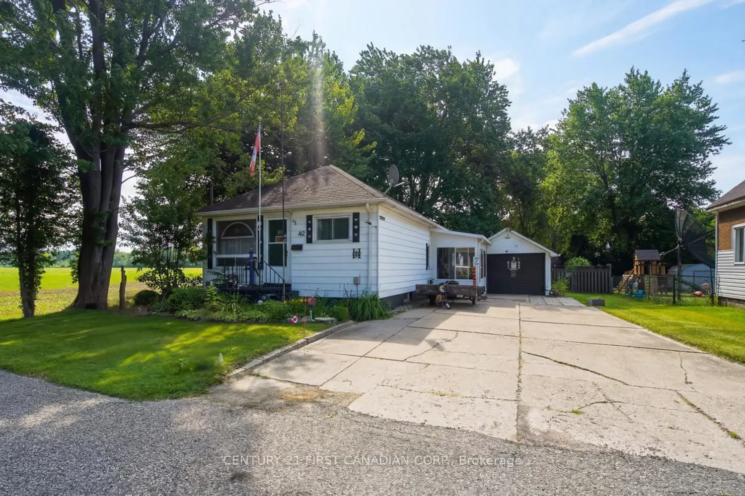 142 Frederic Street photo 2
