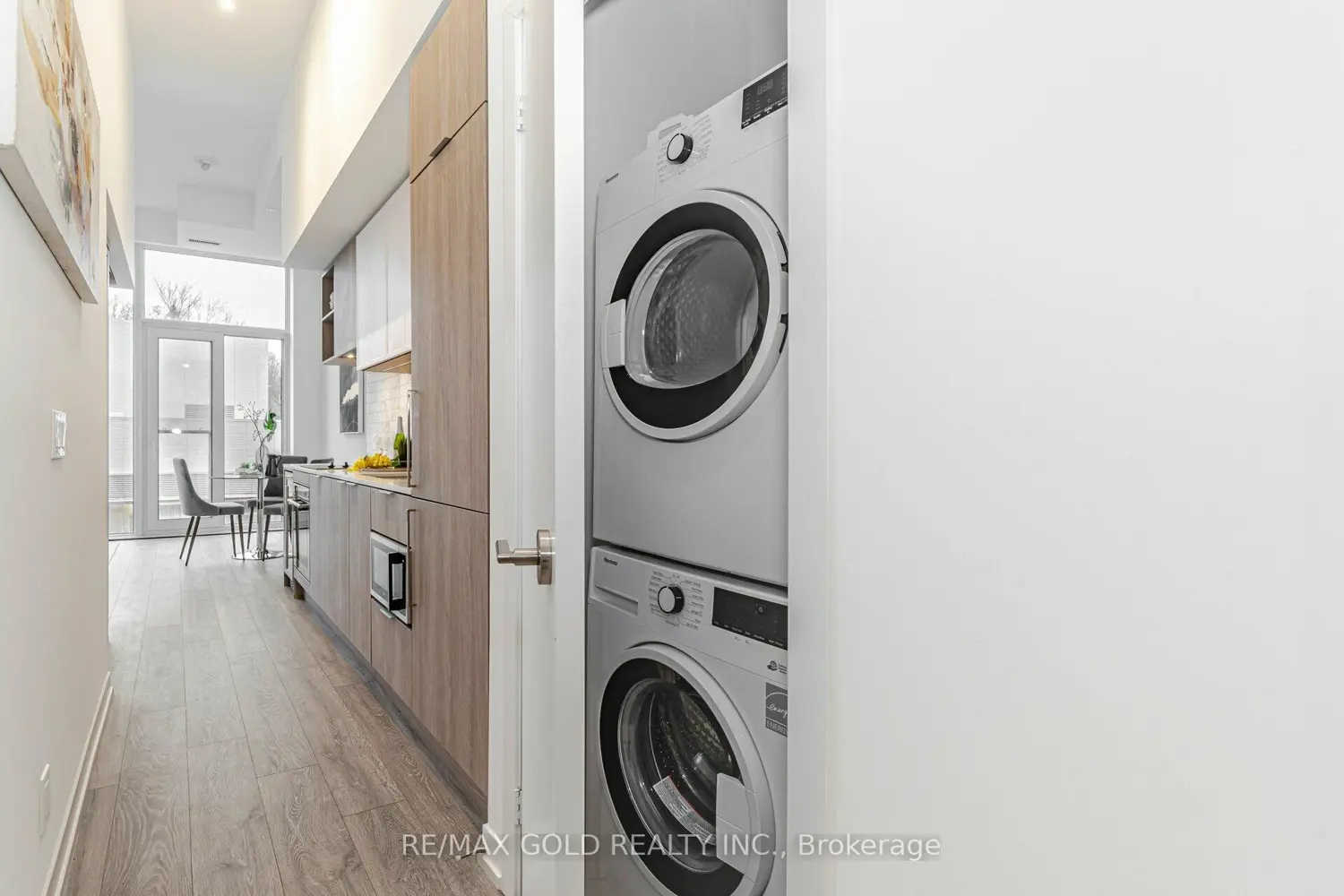 2020 Bathurst Street 216 photo 4