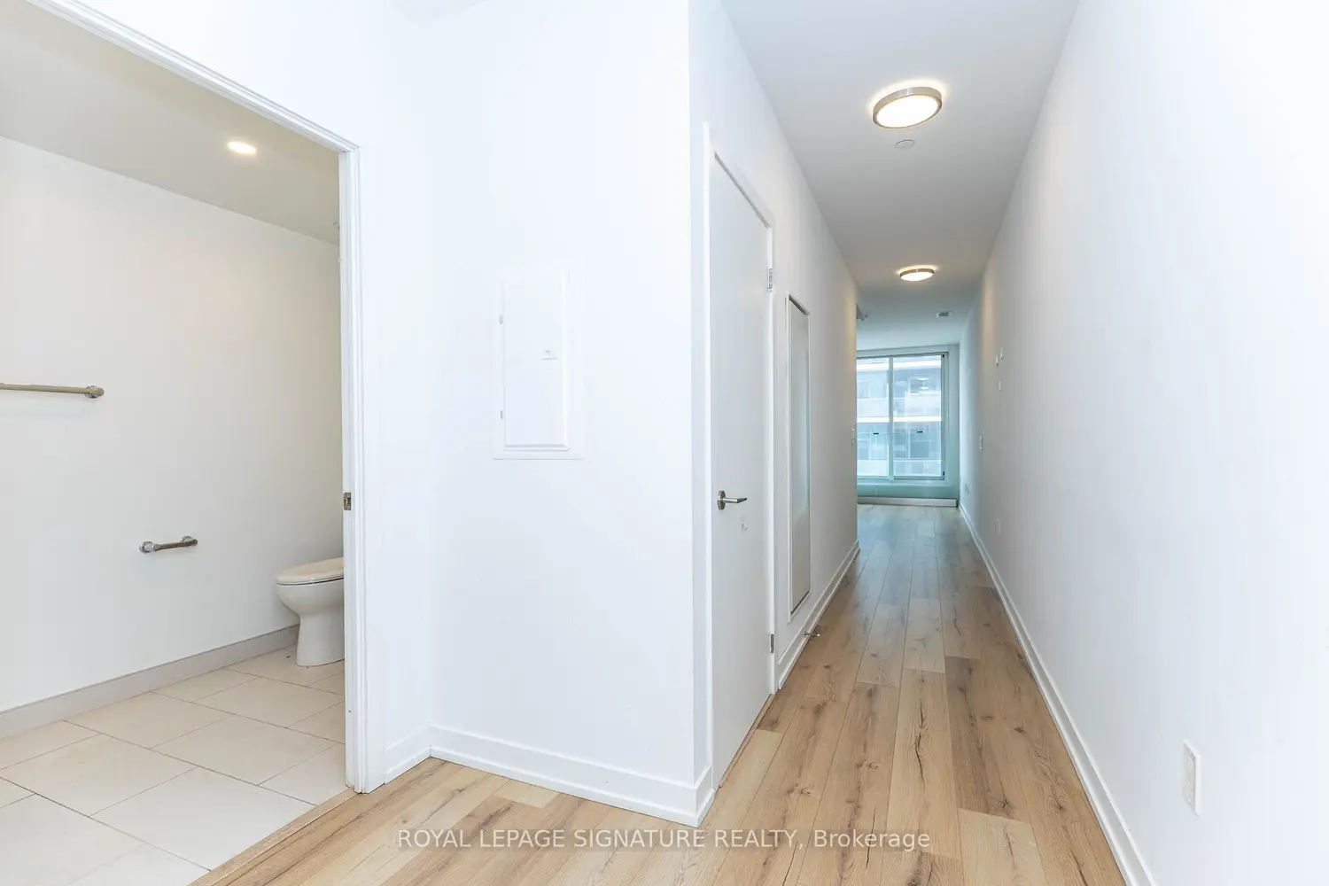 1195 The Queensway 610 photo 2