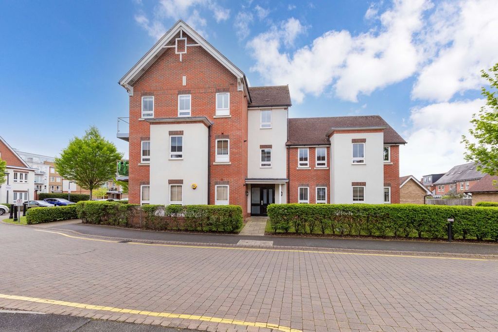 2 bed flat for saleKingfisher Drive, Maidenhead SL6