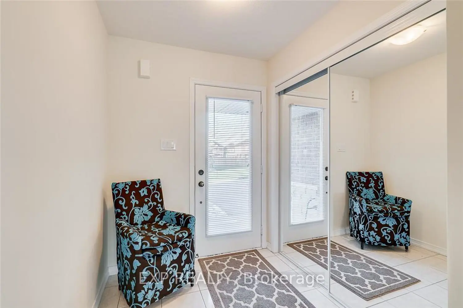 8482 Hickory Lane photo 3