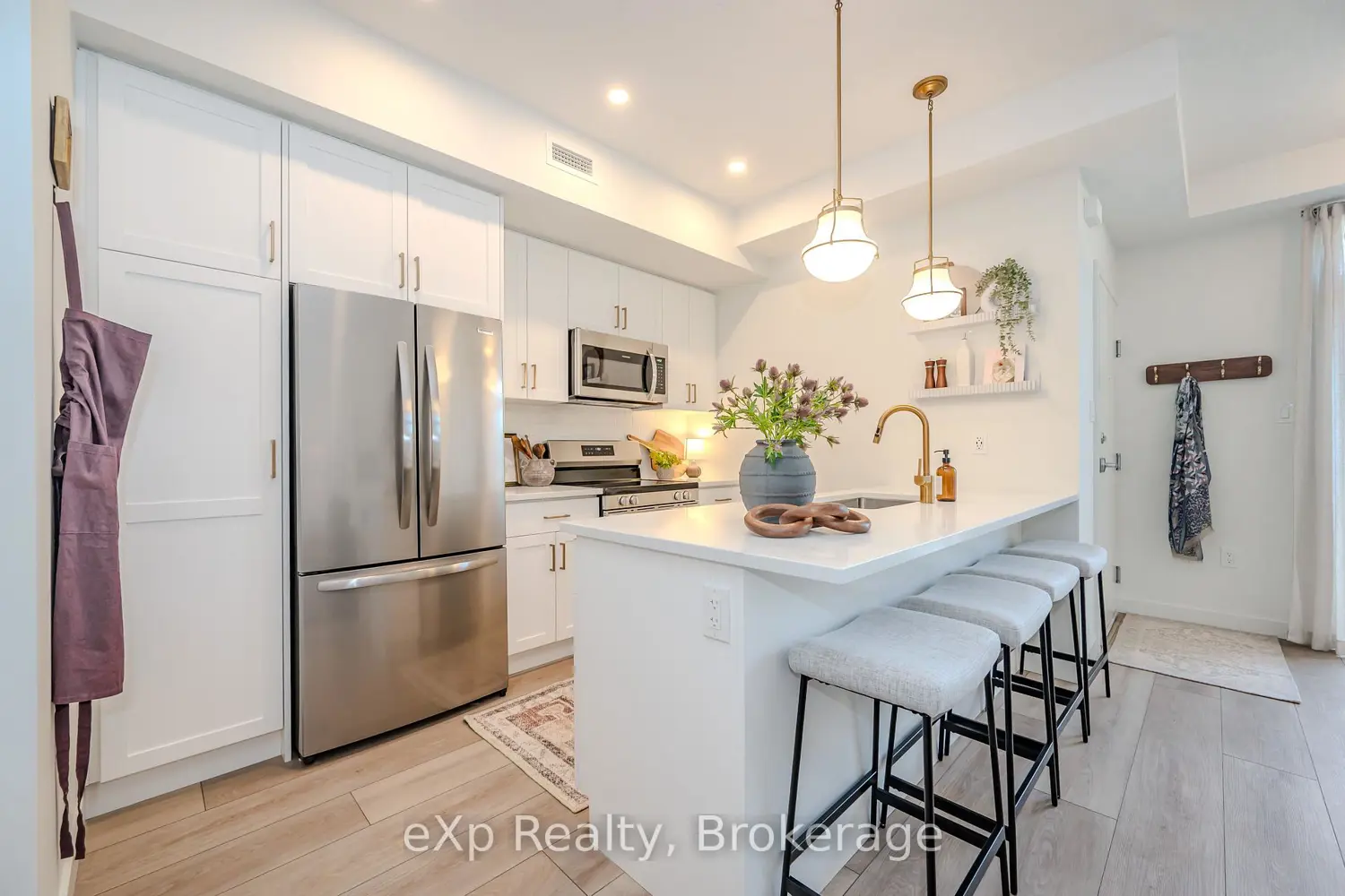 824 Woolwich Street 72 photo 2
