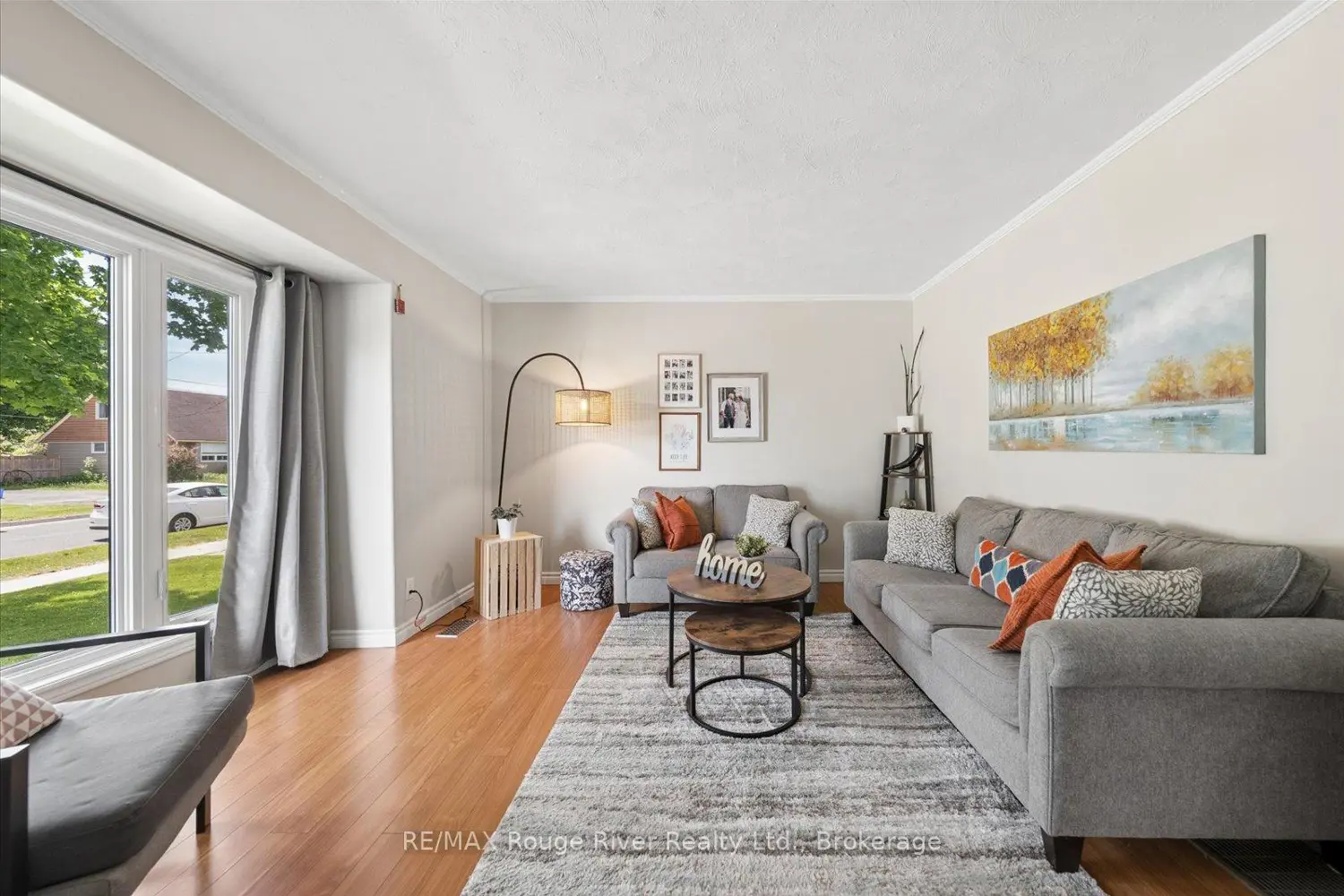 542 O'connell Road photo 3