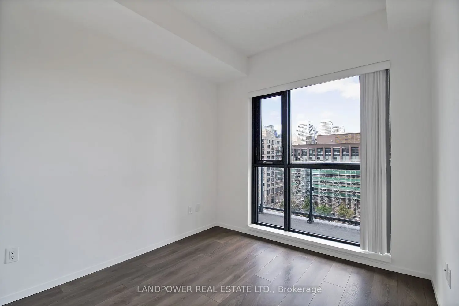 159 Dundas Street 1107 photo 5