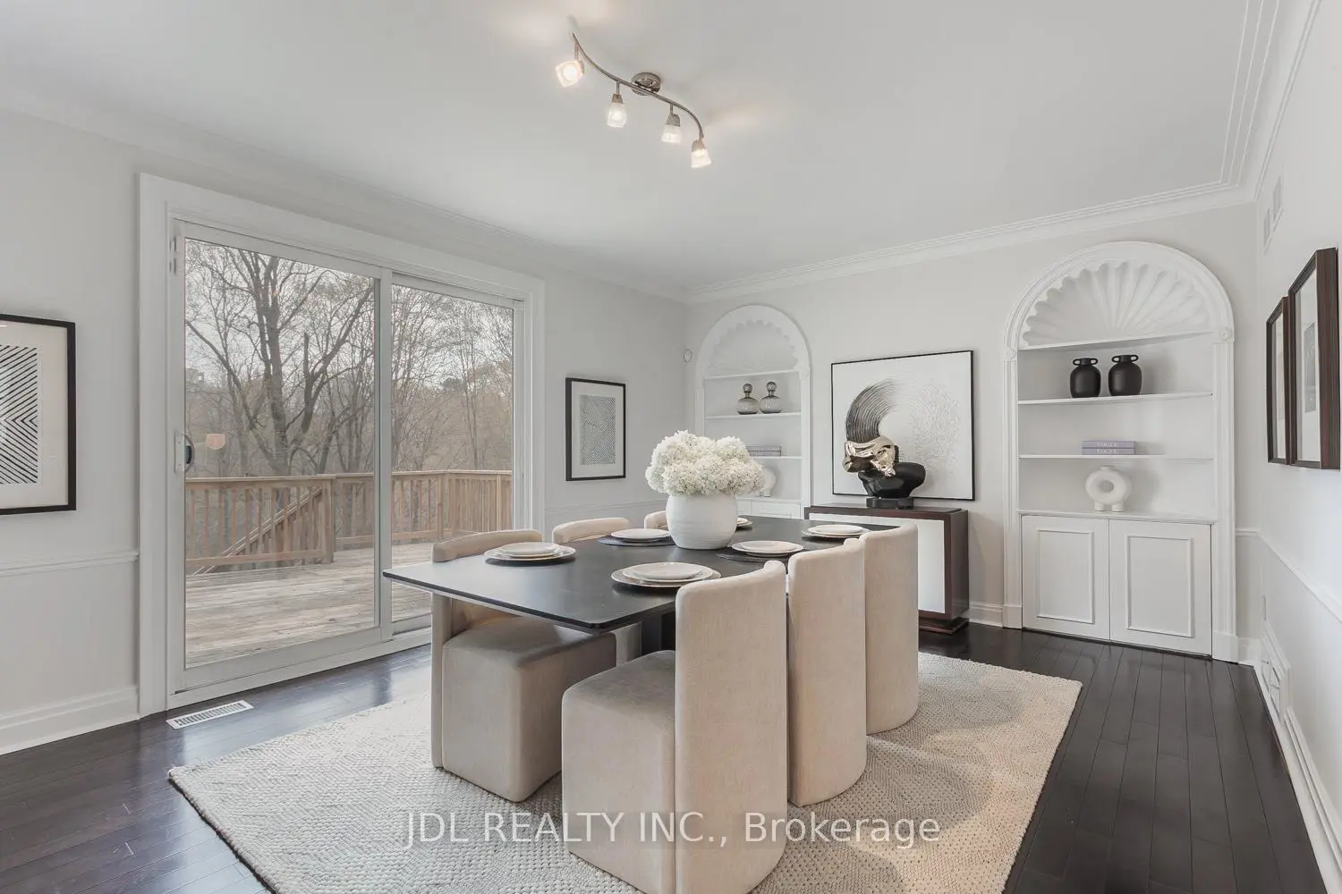 6 Farmingdale Road photo 3