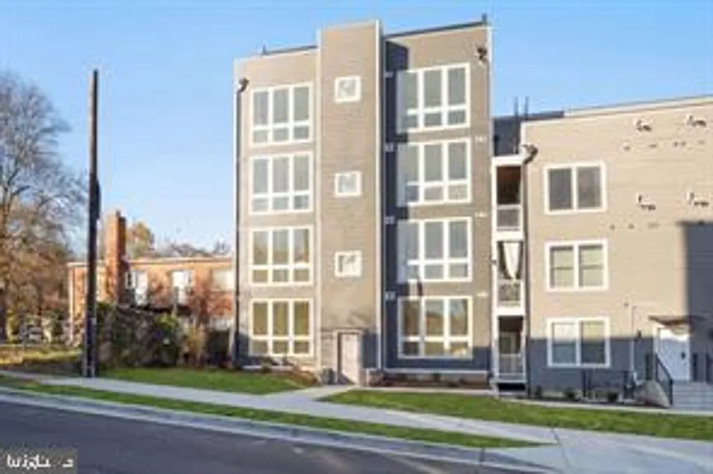2105 M Street NE, Washington, DC 20002 photo 4