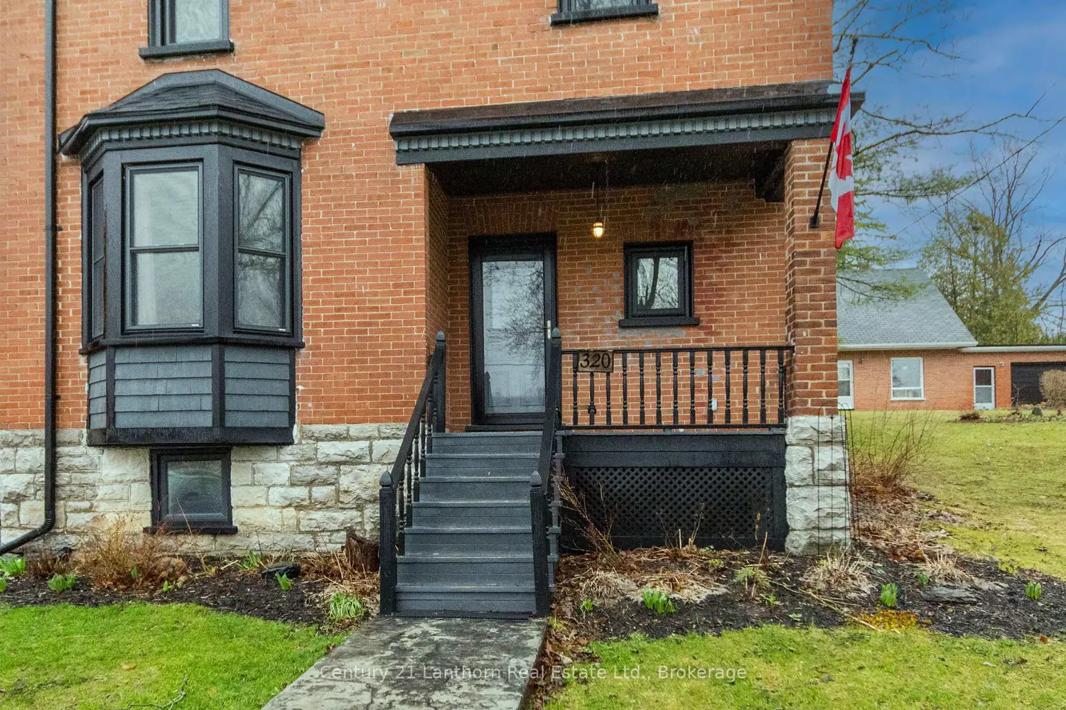 320 Grand Road photo 2