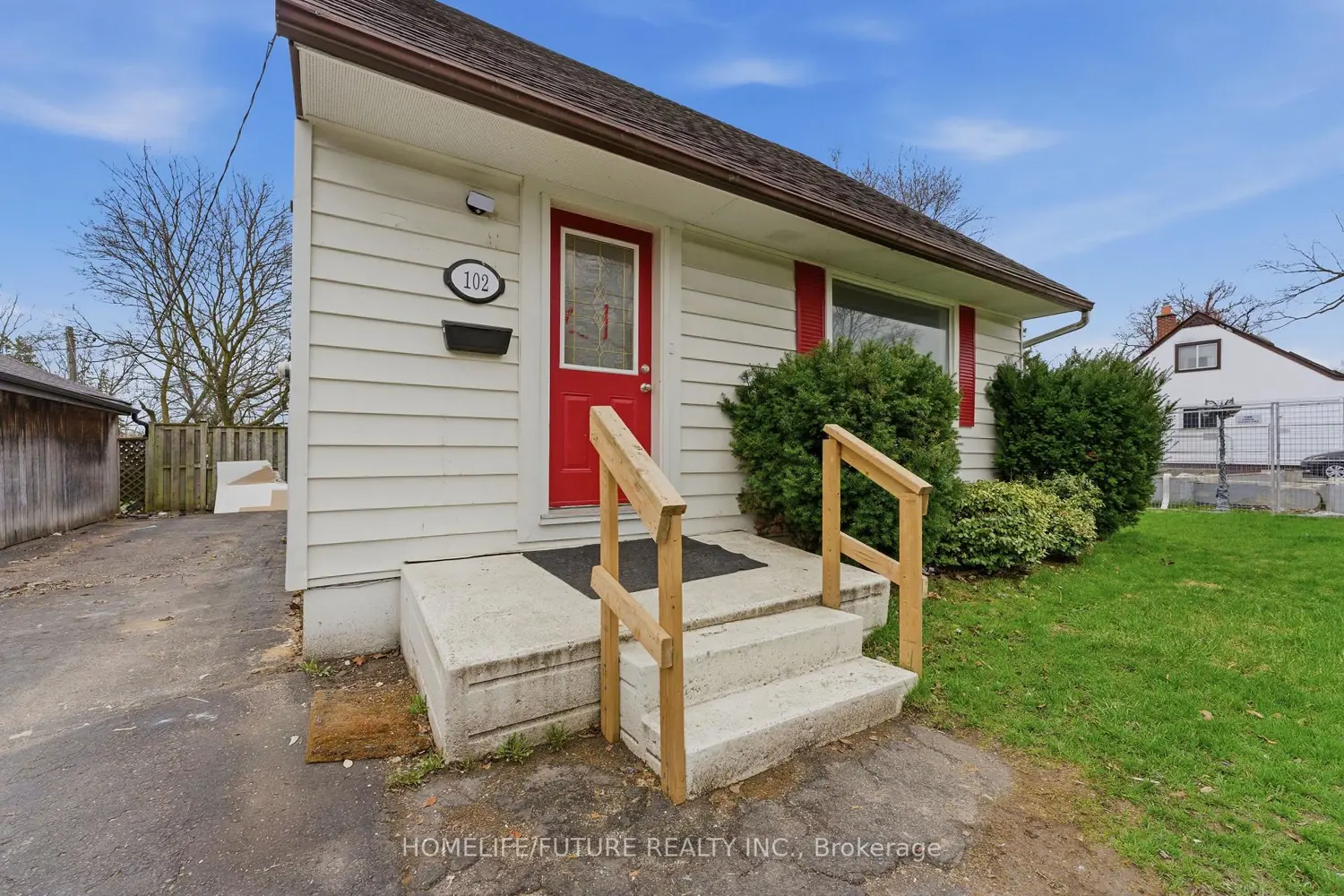 102 Kings Crescent photo 2