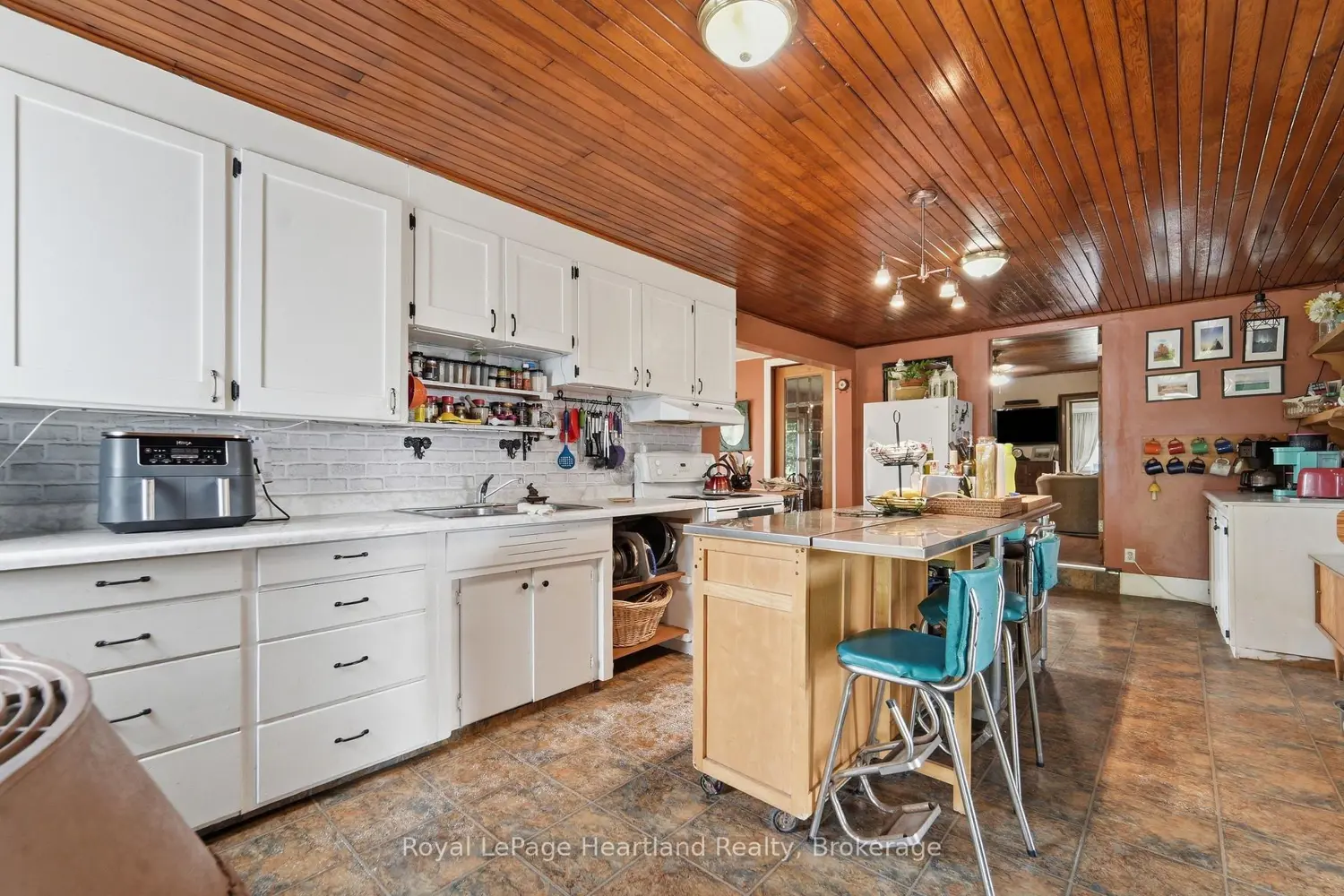 43882 Winthrop Road photo 2