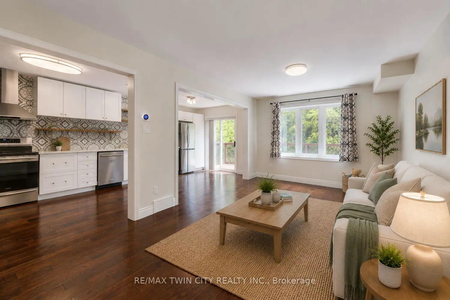 569 Violet Street photo 5