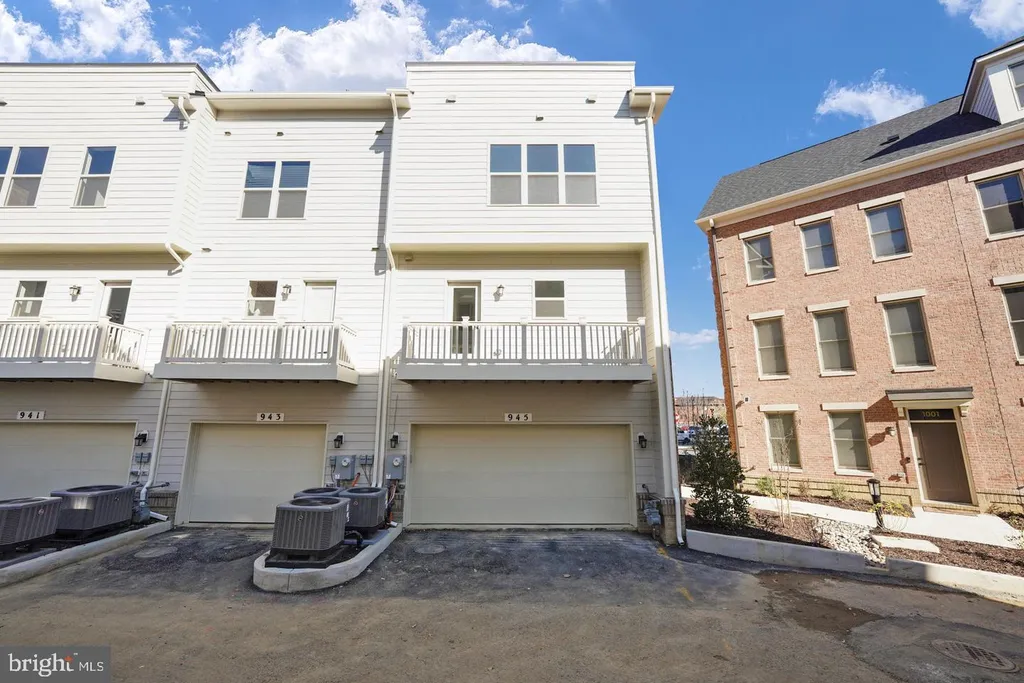 945 Sycamore Dr SE, Washington, DC 20032