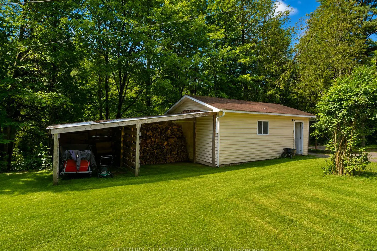 202 Brydges Road photo 5