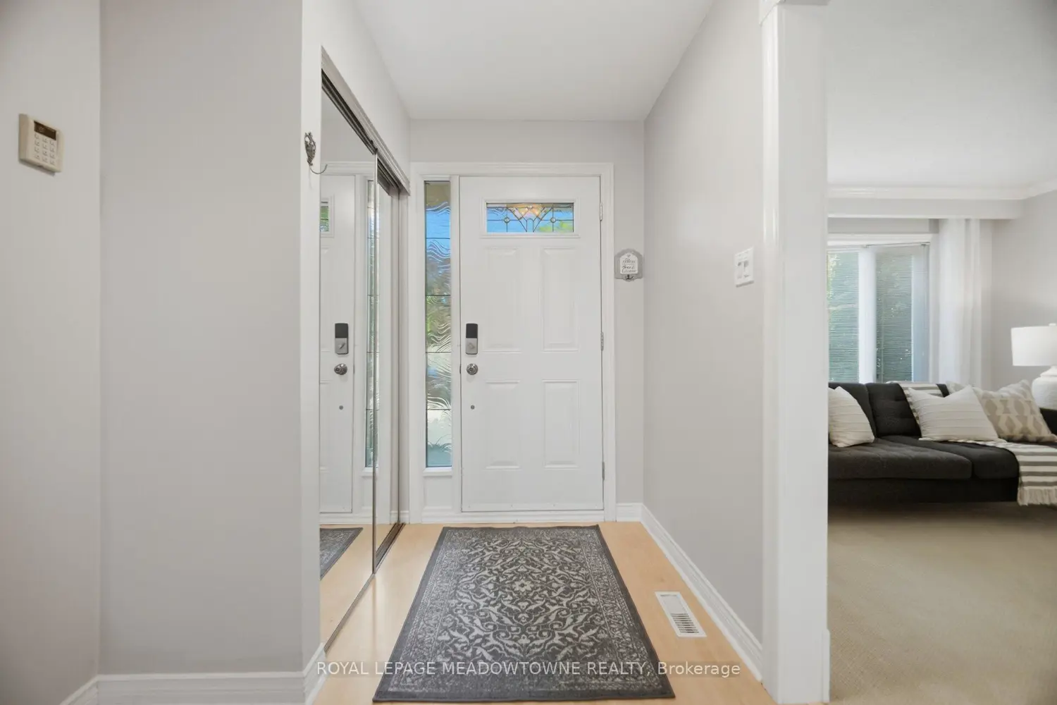 913 Maple Avenue photo 4