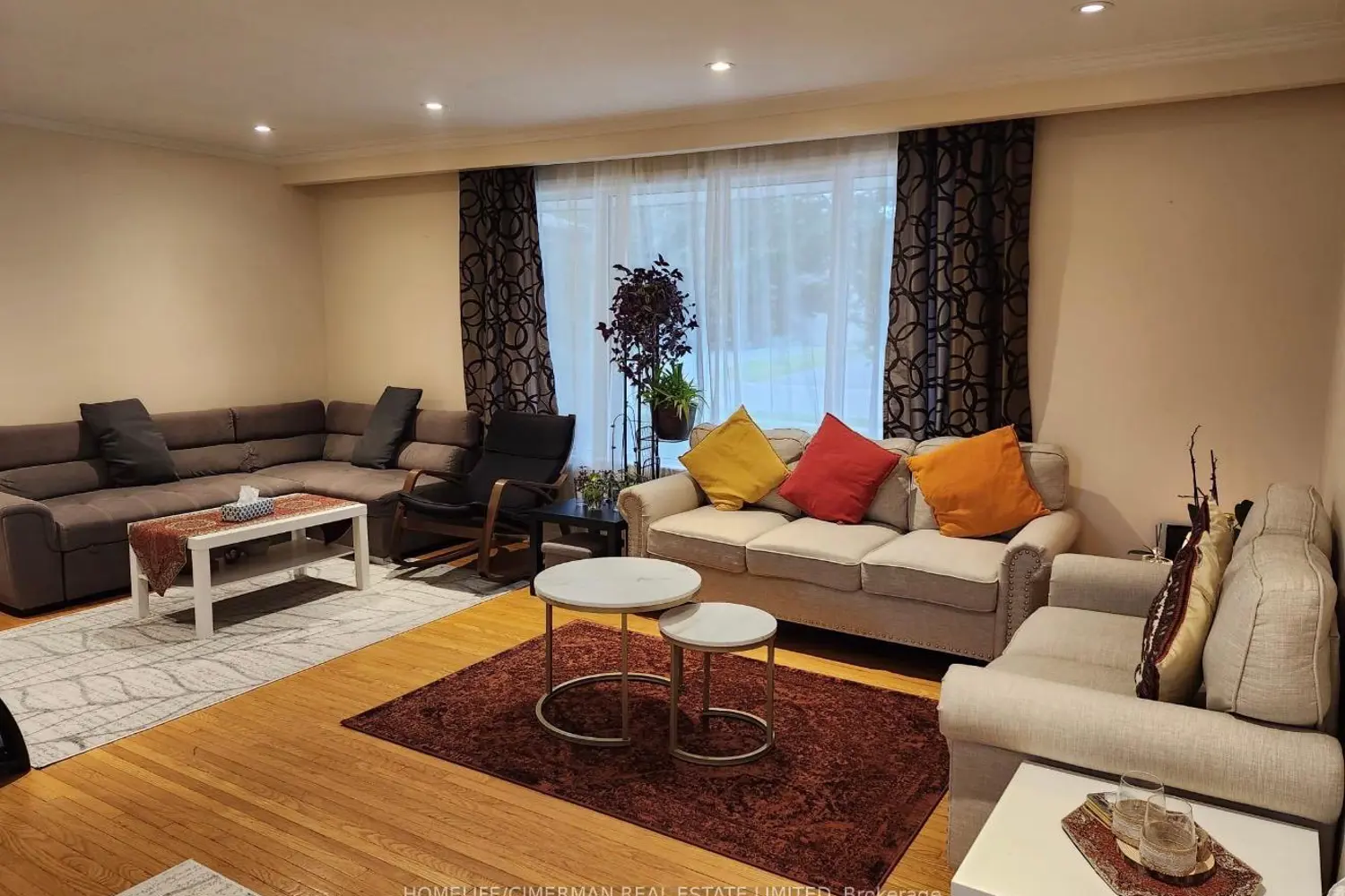 92 Bond Crescent photo 5