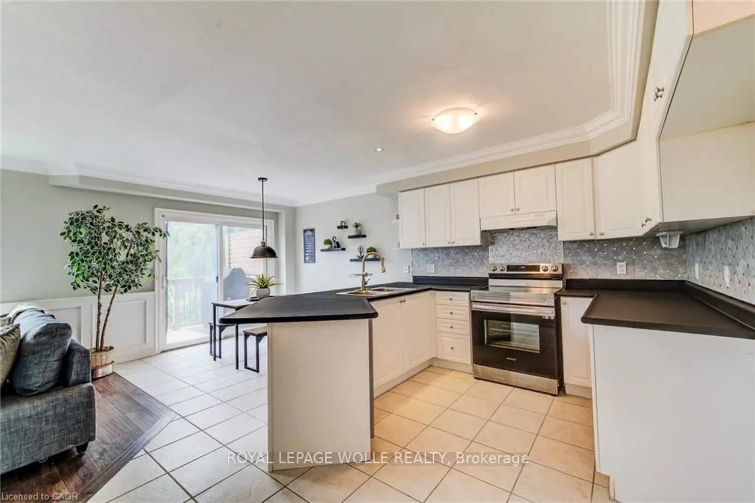 182 Kerwood Drive photo 3