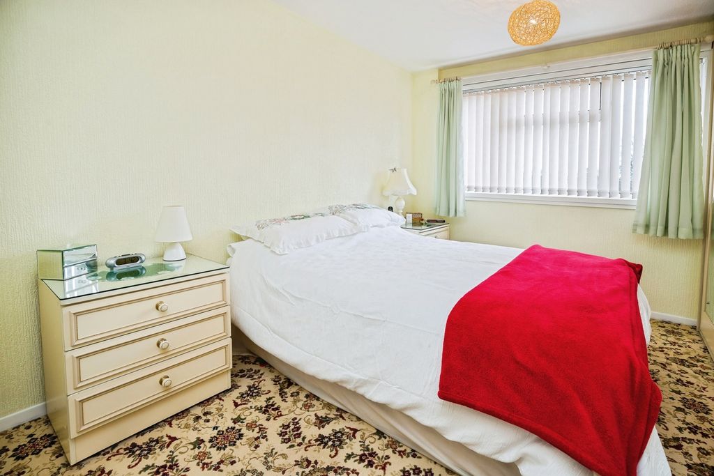 2 bed flat for saleDerwent Crescent, Wrexham LL12 photo 3