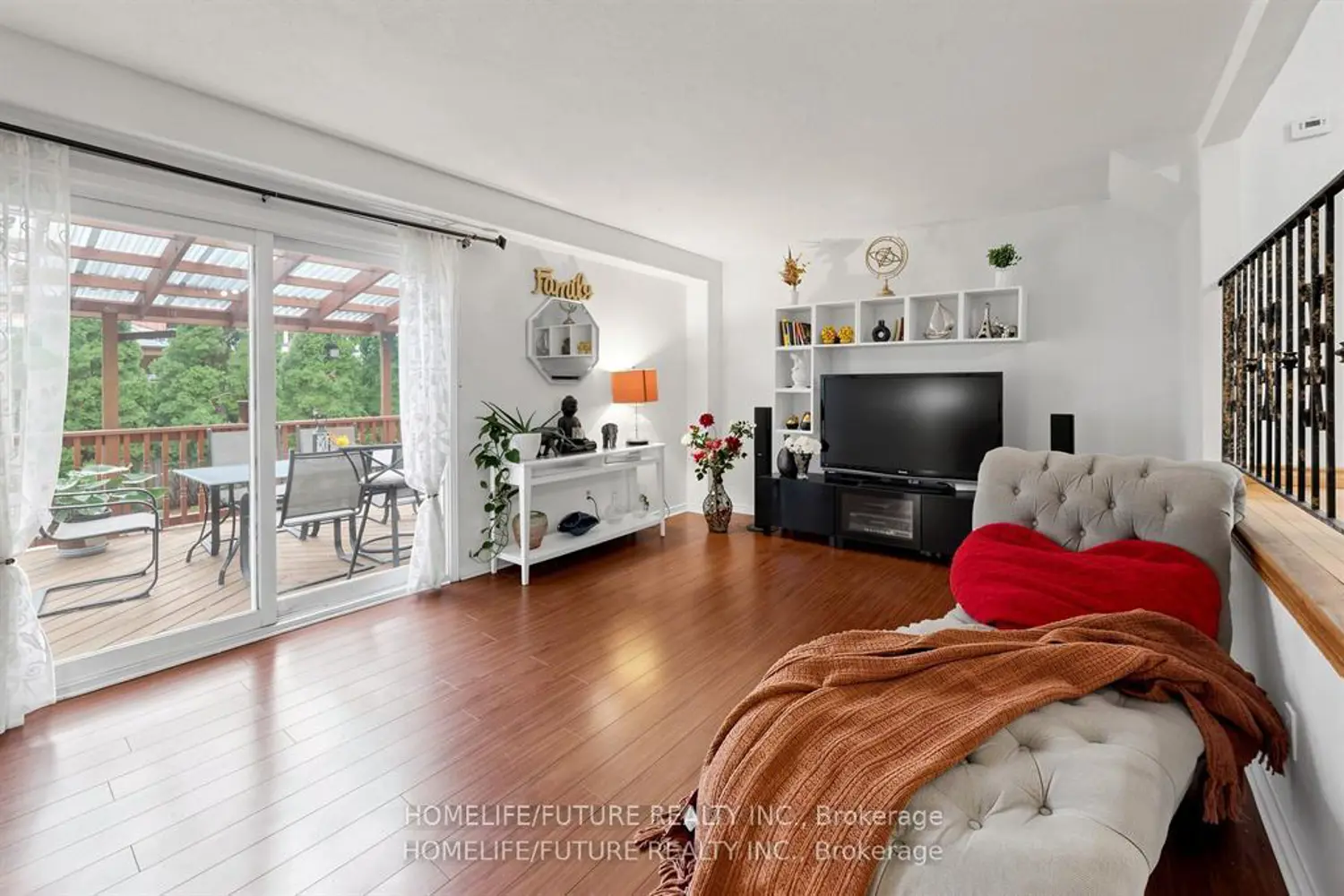 86 Halfmoon Square photo 3