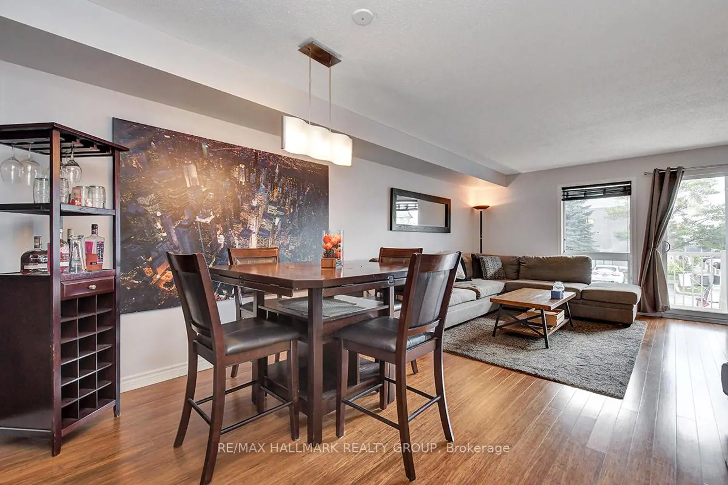 16 Lakepointe Drive photo 4