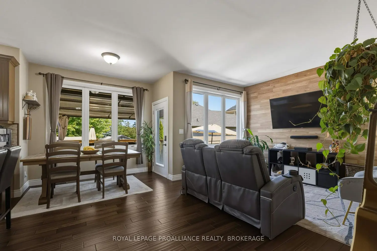92 Windermere Boulevard photo 2