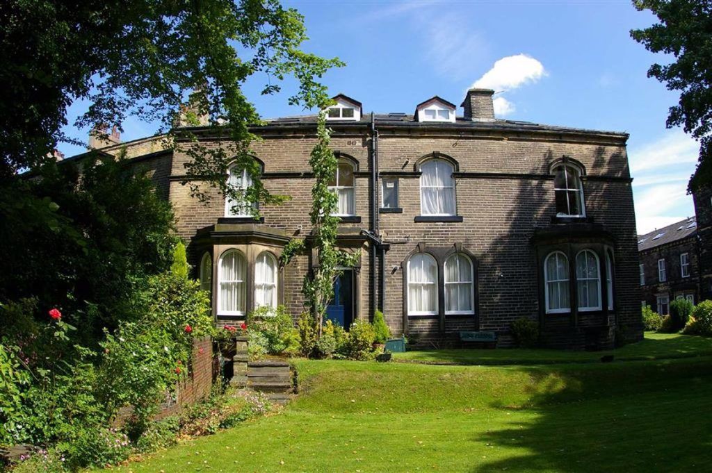 11 bed flat for saleBalmoral Place, Halifax HX1