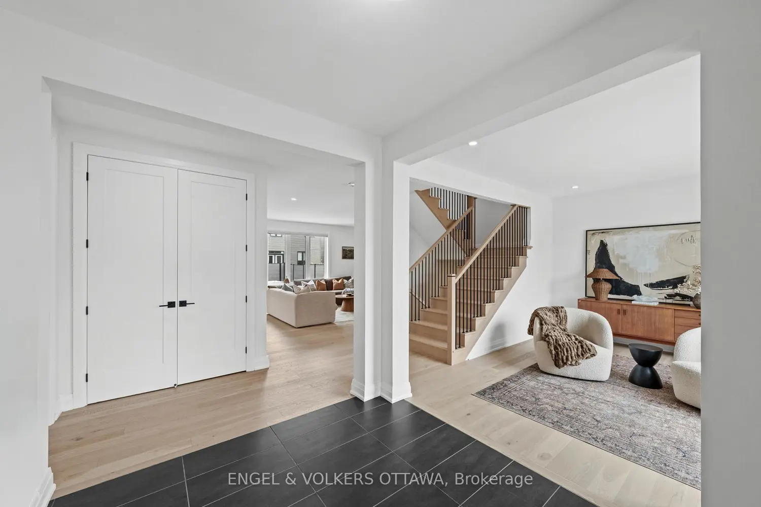581 Bridgeport Avenue photo 3