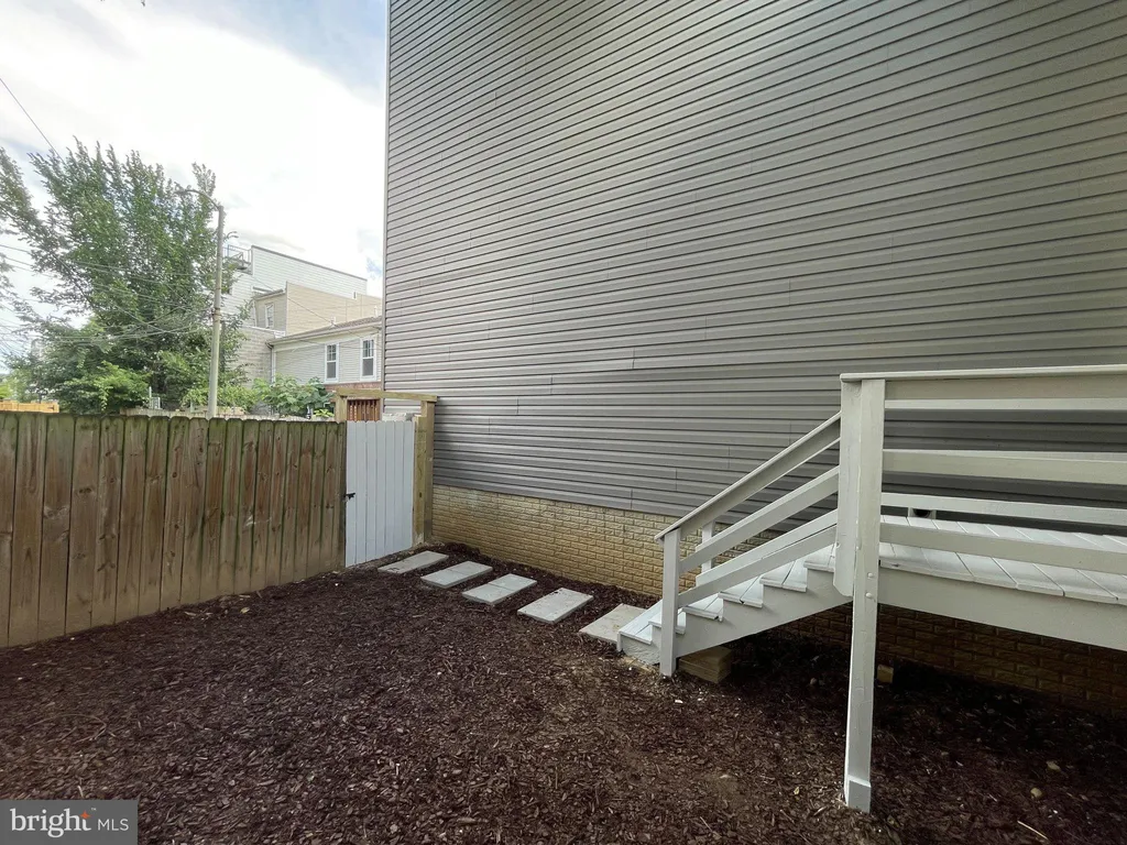 649 16th Street NE, Washington, DC 20002