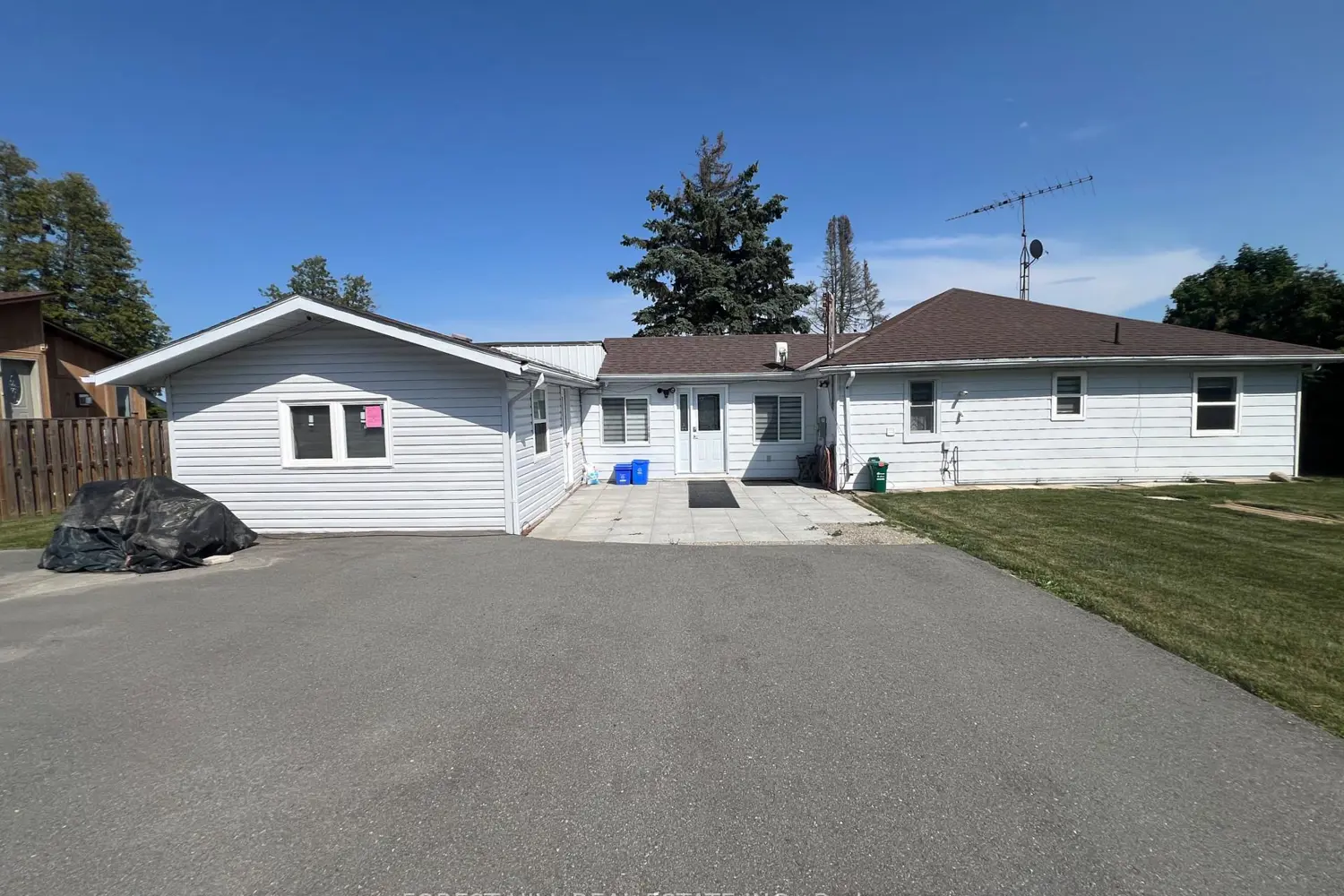 1161 Connaught Drive photo 4