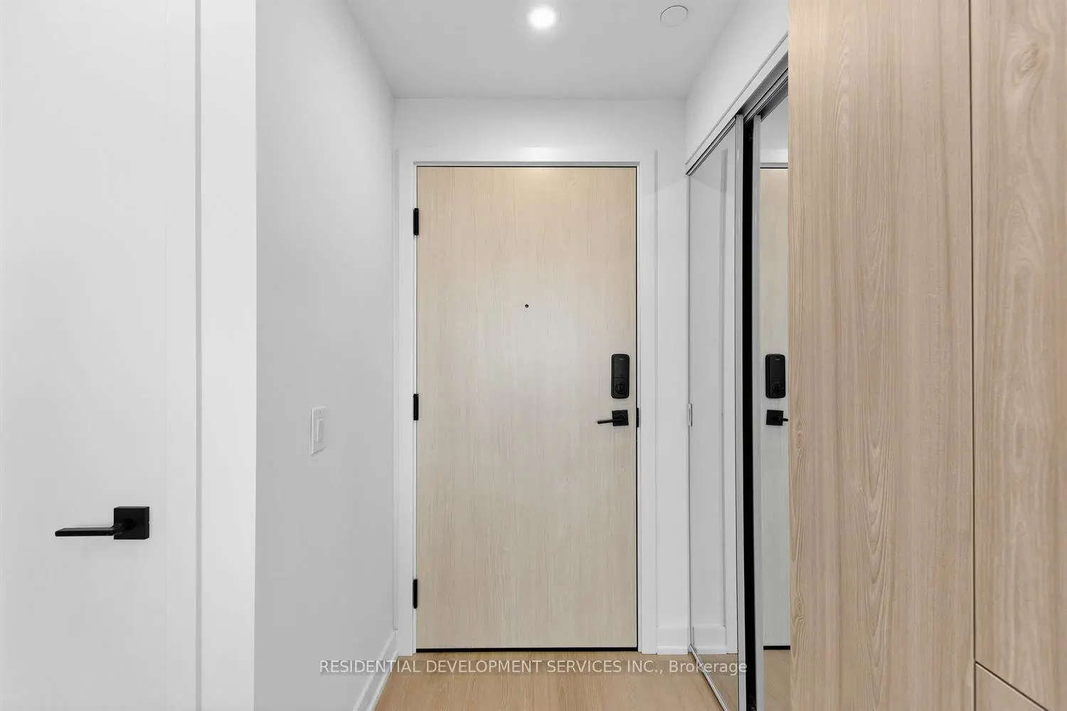 699 Sheppard Avenue 507 photo 3