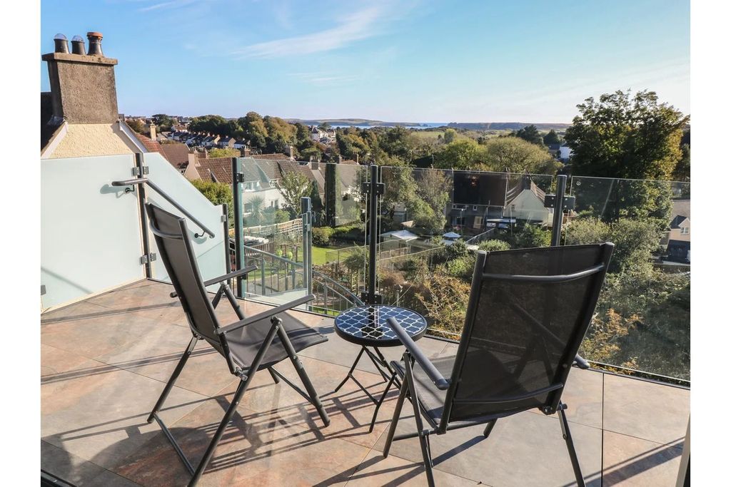 3 bed flat for saleNarberth Road, Tenby SA70
