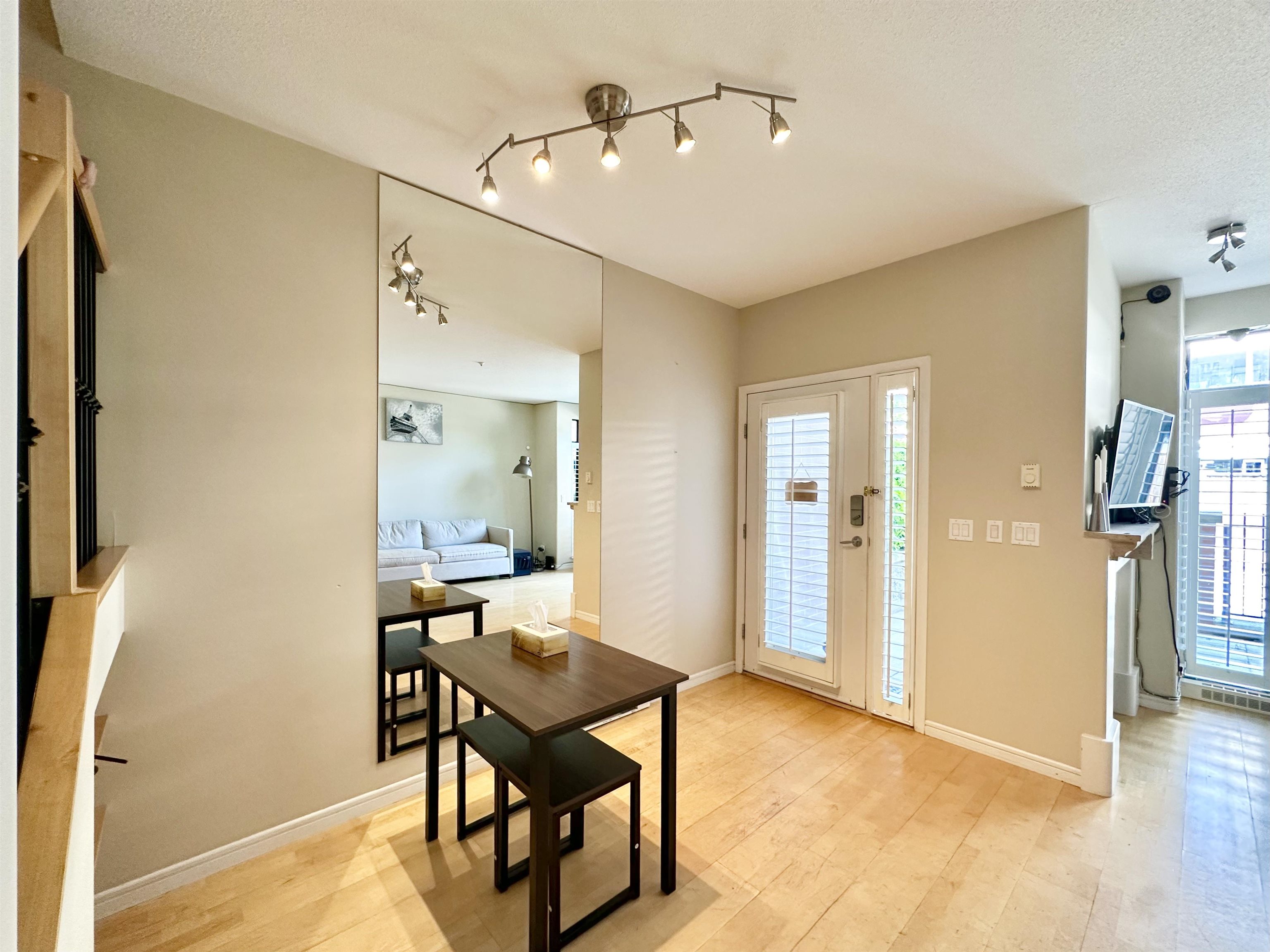 2688 Vine , Vancouver, BC, V6K 4T6