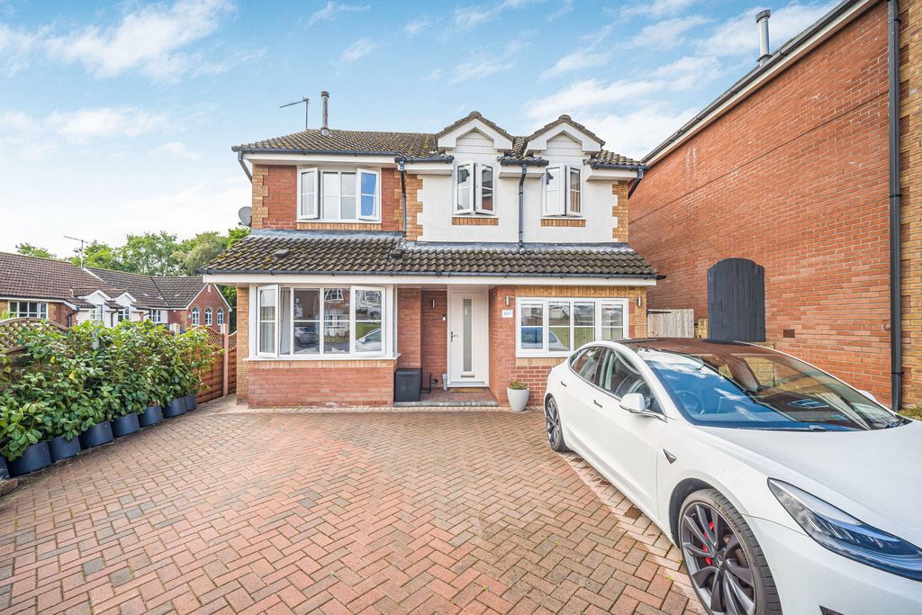 4 bed detached house for saleBirch Grove, Henllys, Cwmbran NP44