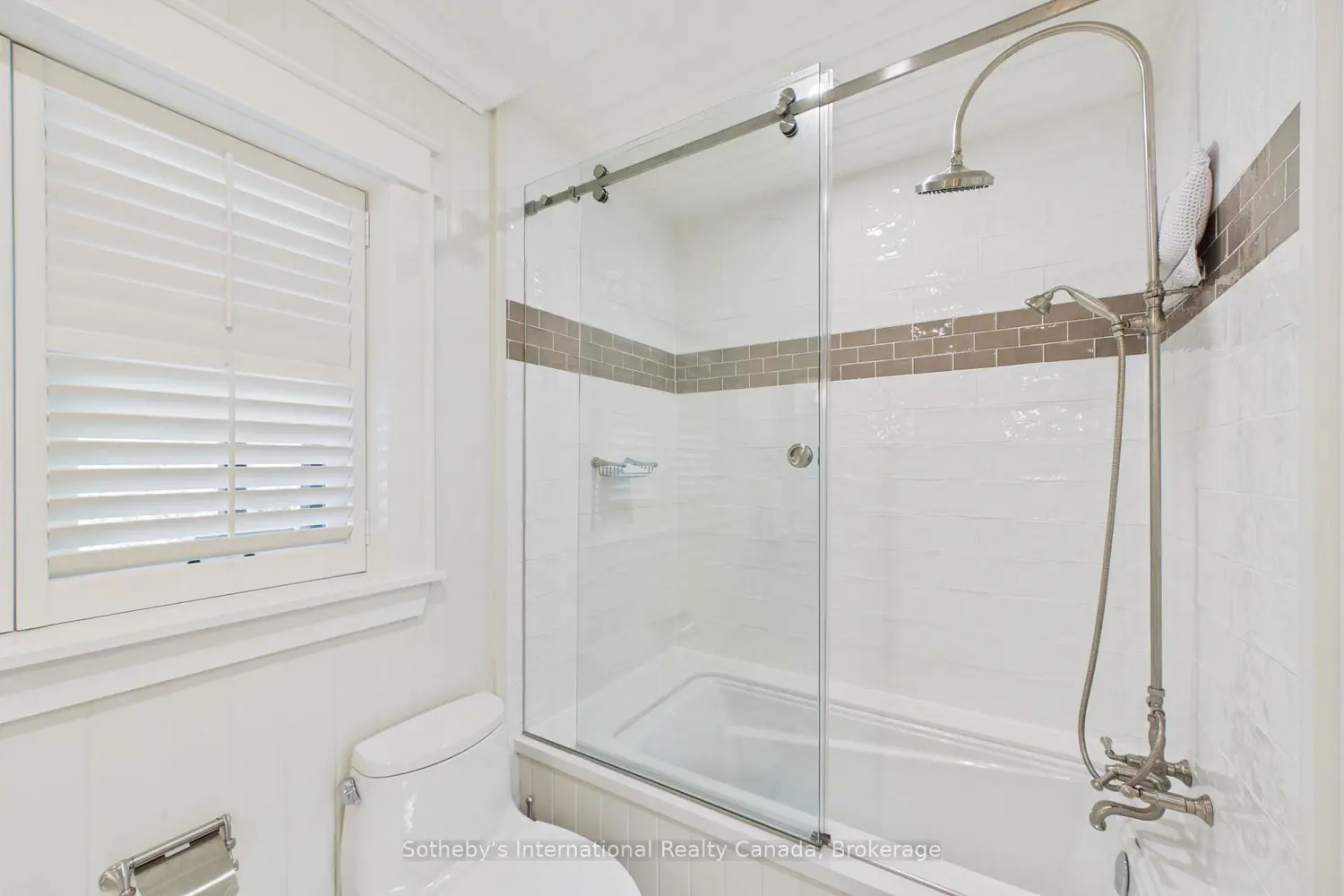 1181 Ashforth Drive photo 3