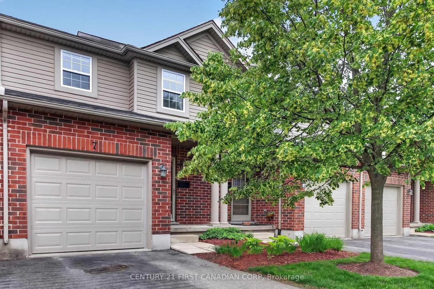 1059 Whetherfield Street 7 photo 3