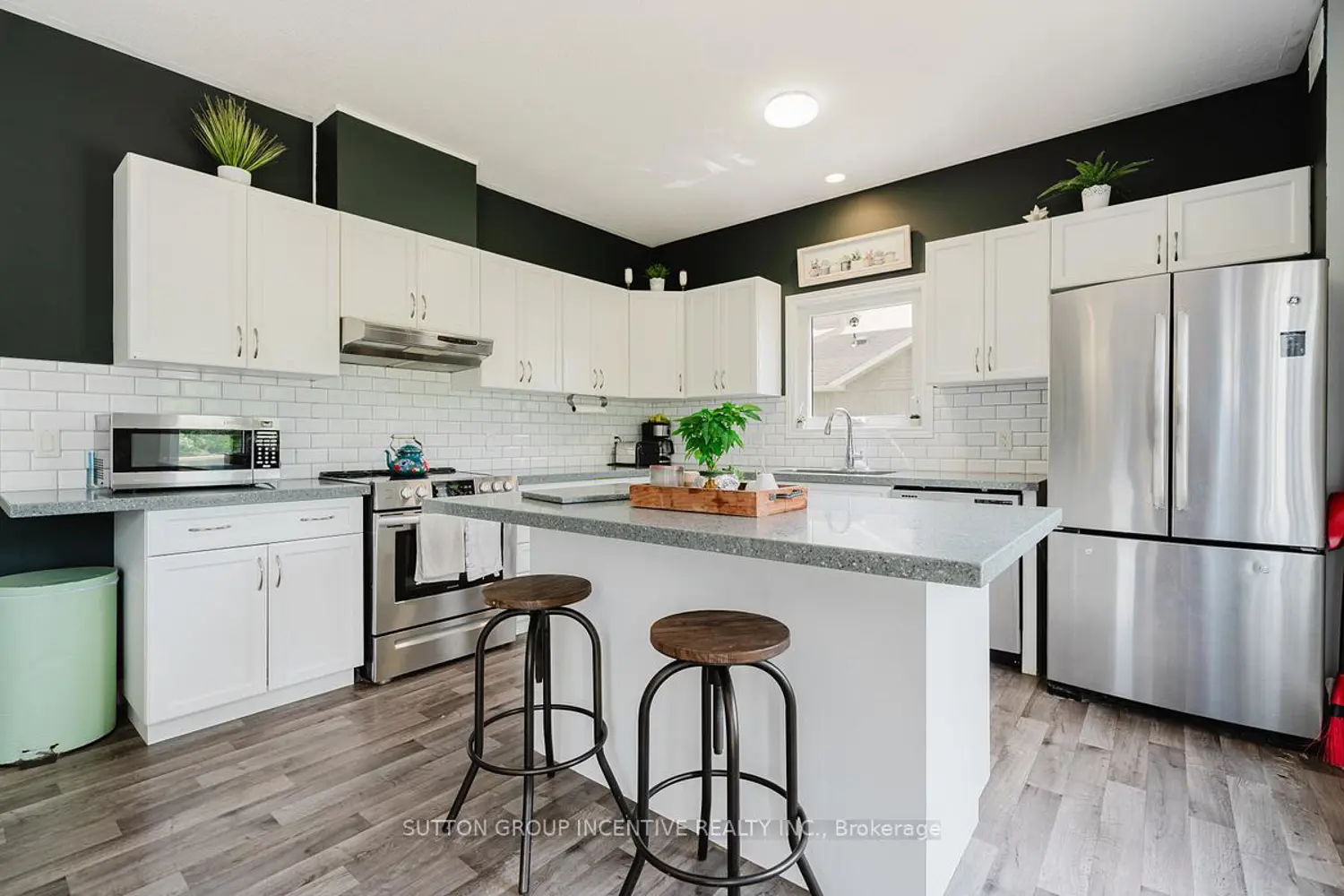 154 Switzer Street photo 4